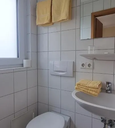 ゲストハウス ゼーハルデ 2*