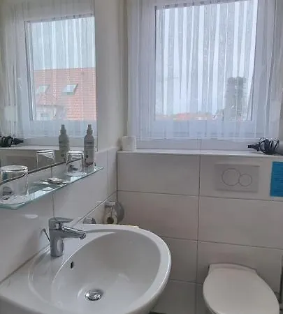 ゲストハウス ゼーハルデ 2*