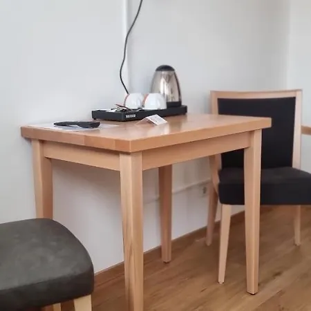 ゼーハルデ ゲストハウス 2*