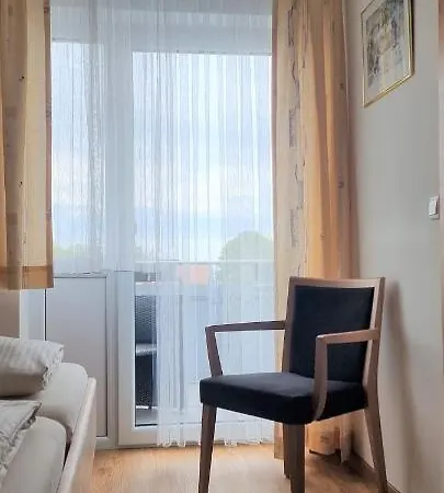 ゲストハウス ゼーハルデ 2*